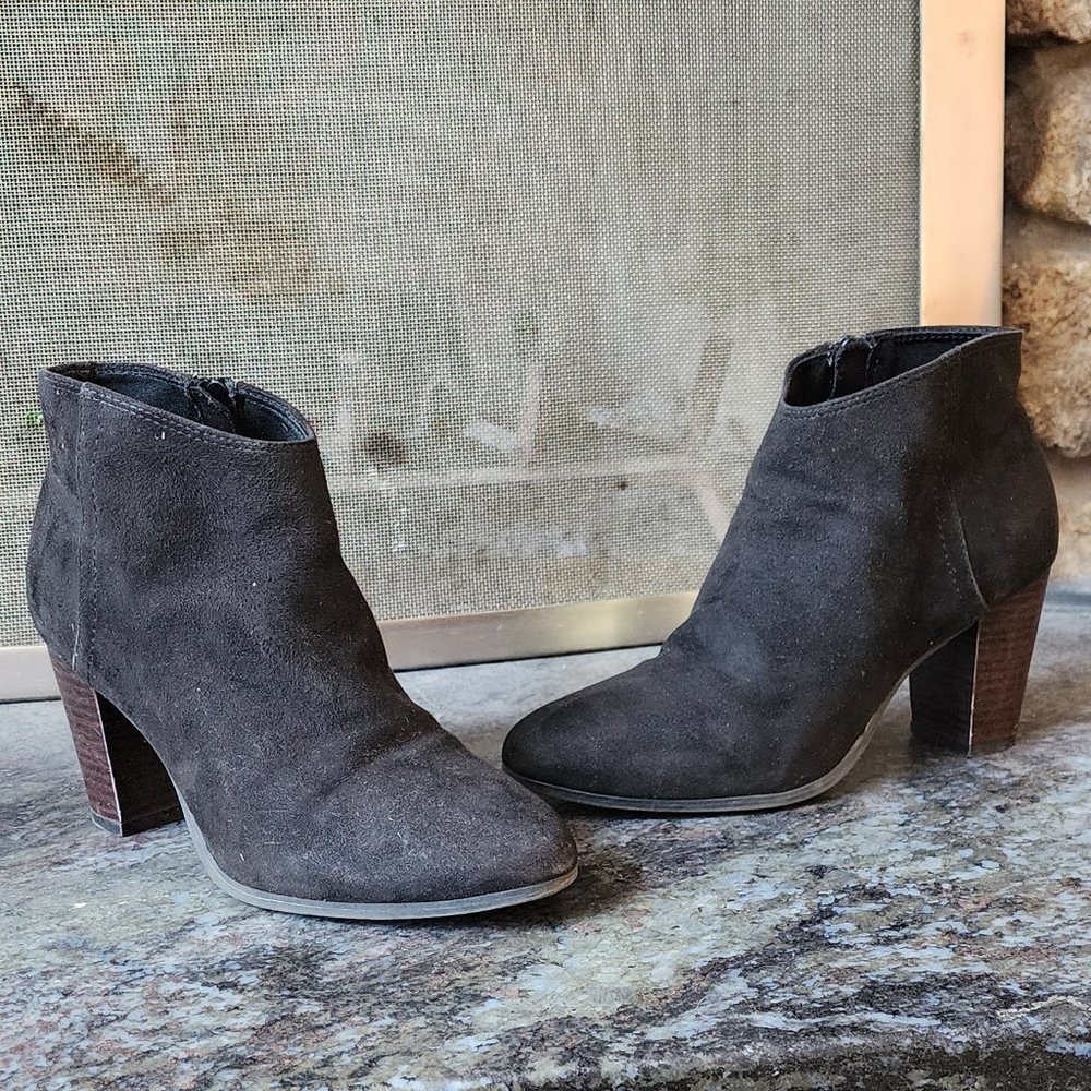 Old Navy Black Suede Block Heel Booties Size 6
